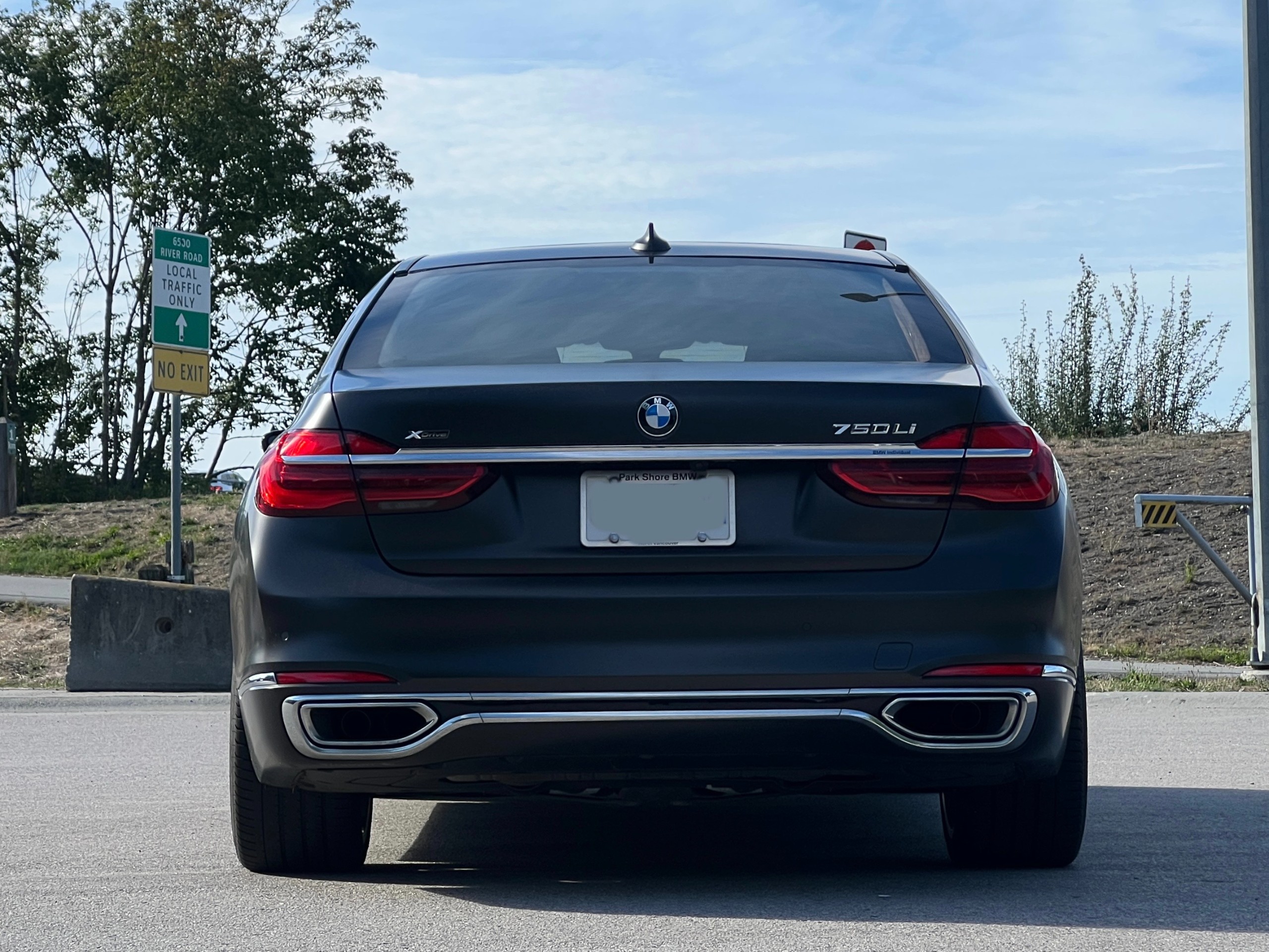2016 BMW 750Li xdrive | No accident | BC Local | One owner - Image 7
